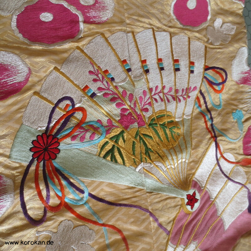 prächtige Stickerei Fächer und Blüten Uchikake - Hochzeitsmantel