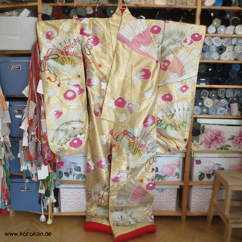 prächtige Stickerei Fächer und Blüten Uchikake - Hochzeitsmantel