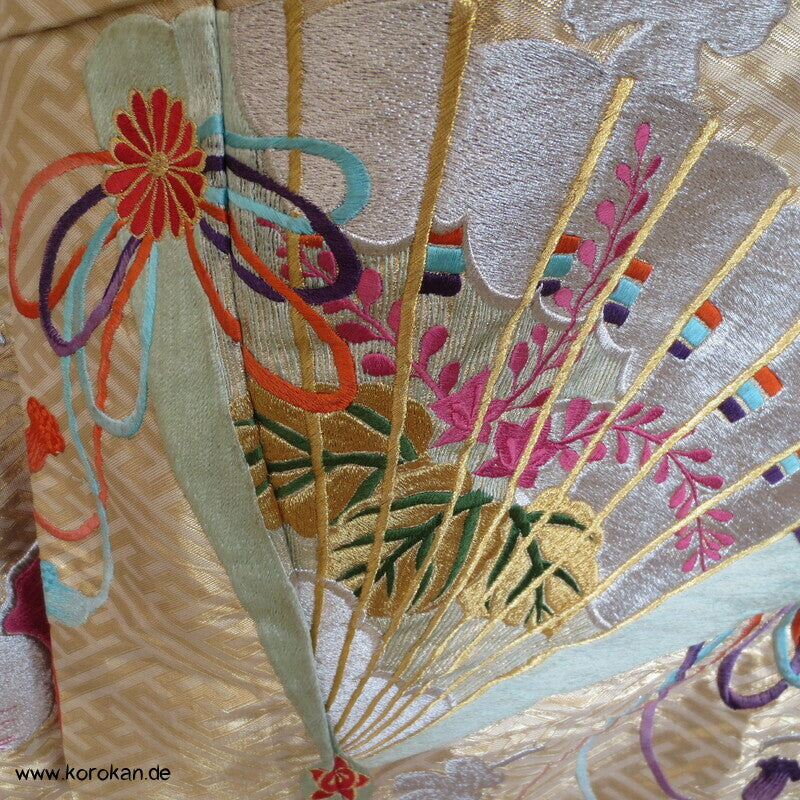 prächtige Stickerei Fächer und Blüten Uchikake - Hochzeitsmantel