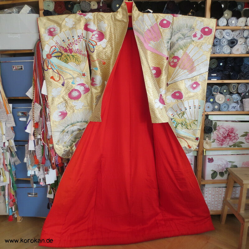 prächtige Stickerei Fächer und Blüten Uchikake - Hochzeitsmantel