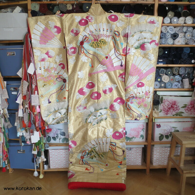 prächtige Stickerei Fächer und Blüten Uchikake - Hochzeitsmantel