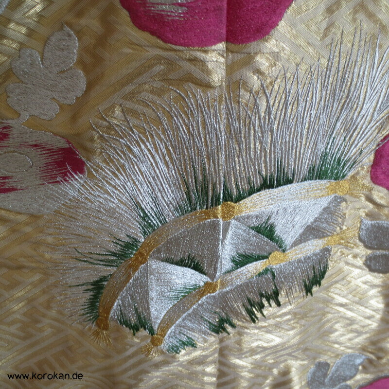 prächtige Stickerei Fächer und Blüten Uchikake - Hochzeitsmantel