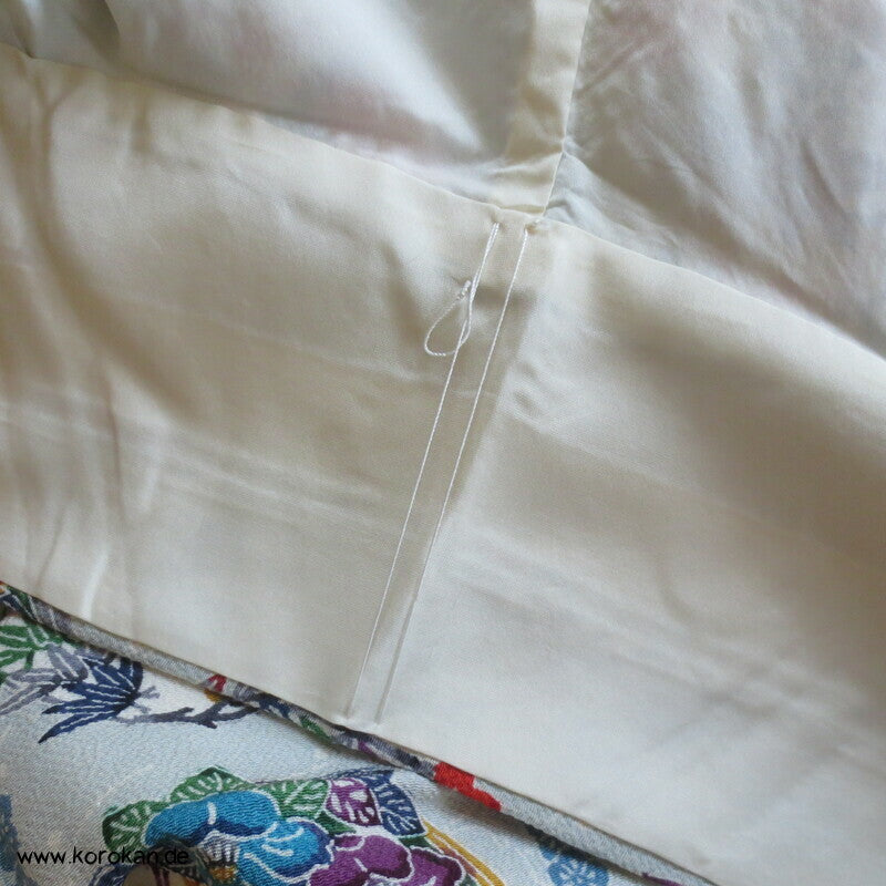 Blumenrondelle auf hellblaugrau Komon Kimono