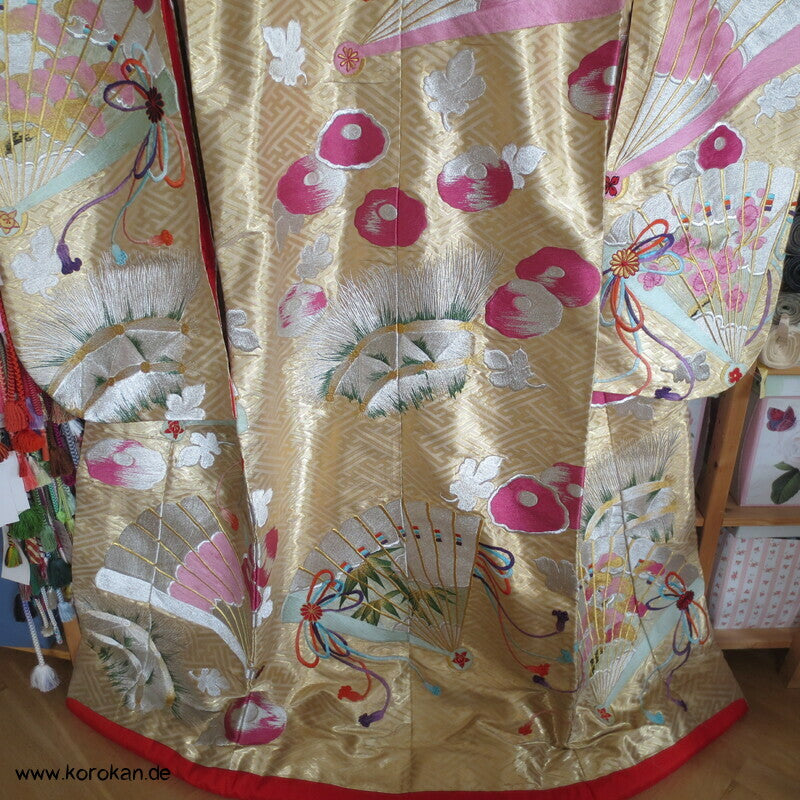 prächtige Stickerei Fächer und Blüten Uchikake - Hochzeitsmantel