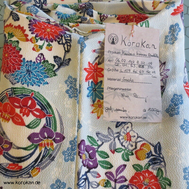 Blumenrondelle auf hellblaugrau Komon Kimono