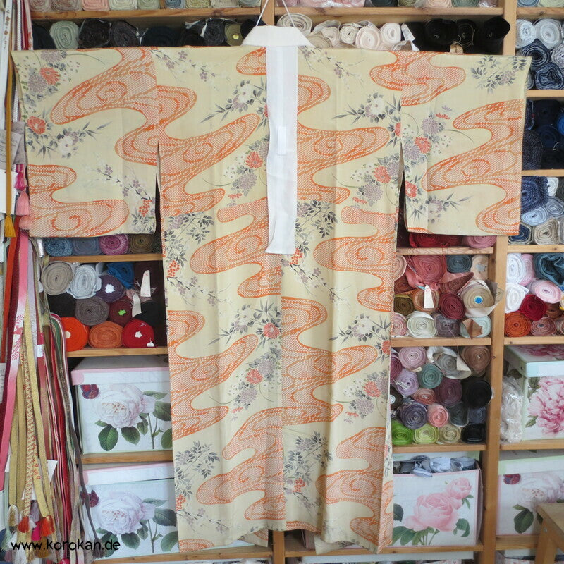 Kanoko Dot Fluss und Blüten Juban Seiden Kimono - antik