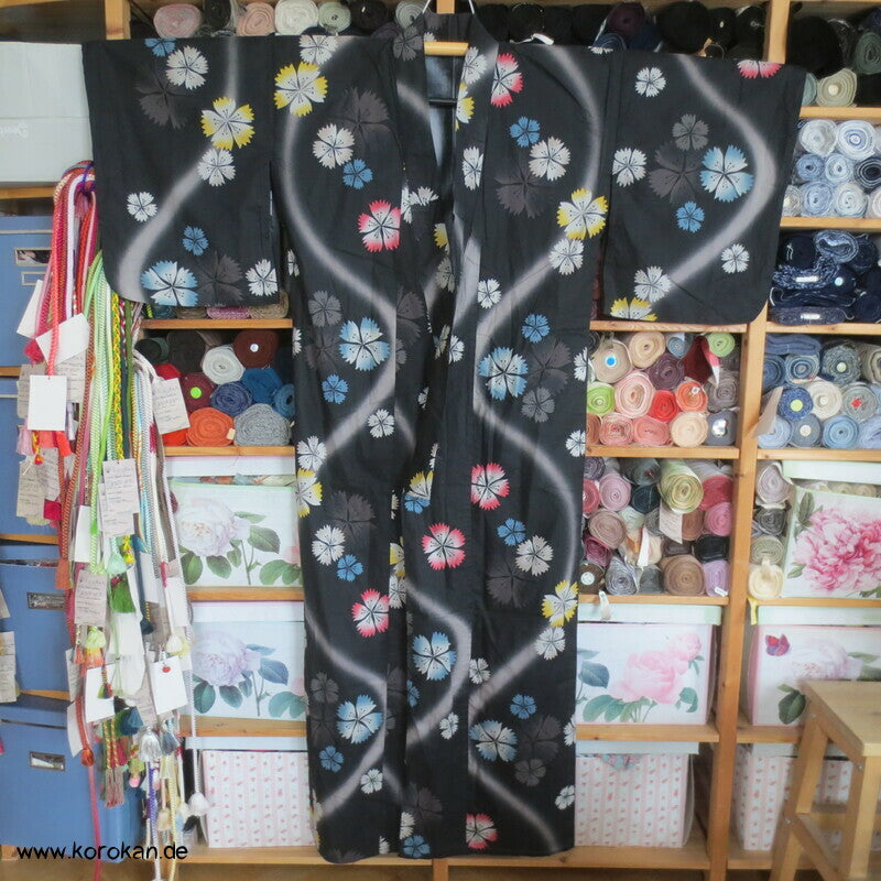Nadeshiko über Wellen Yukata