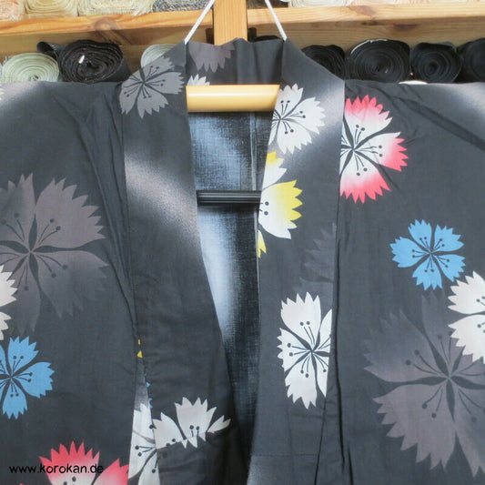 Nadeshiko über Wellen Yukata