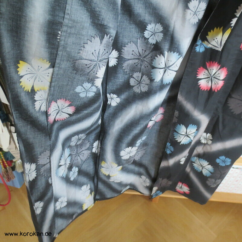 Nadeshiko über Wellen Yukata