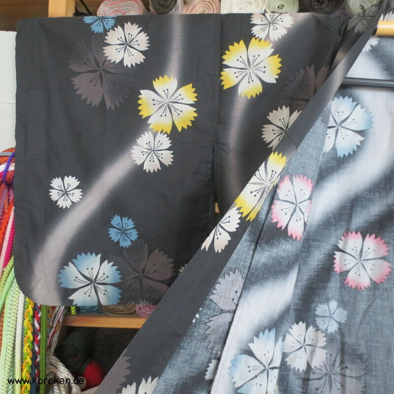Nadeshiko über Wellen Yukata