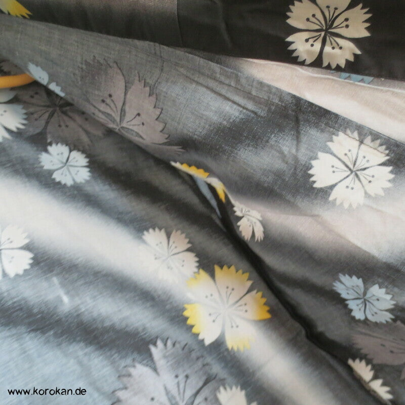 Nadeshiko über Wellen Yukata