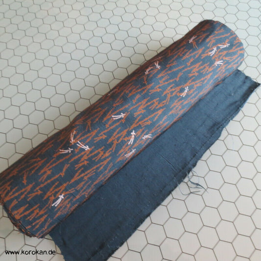 Kiefernnadeln Druck Tsumugi Kimono Seide