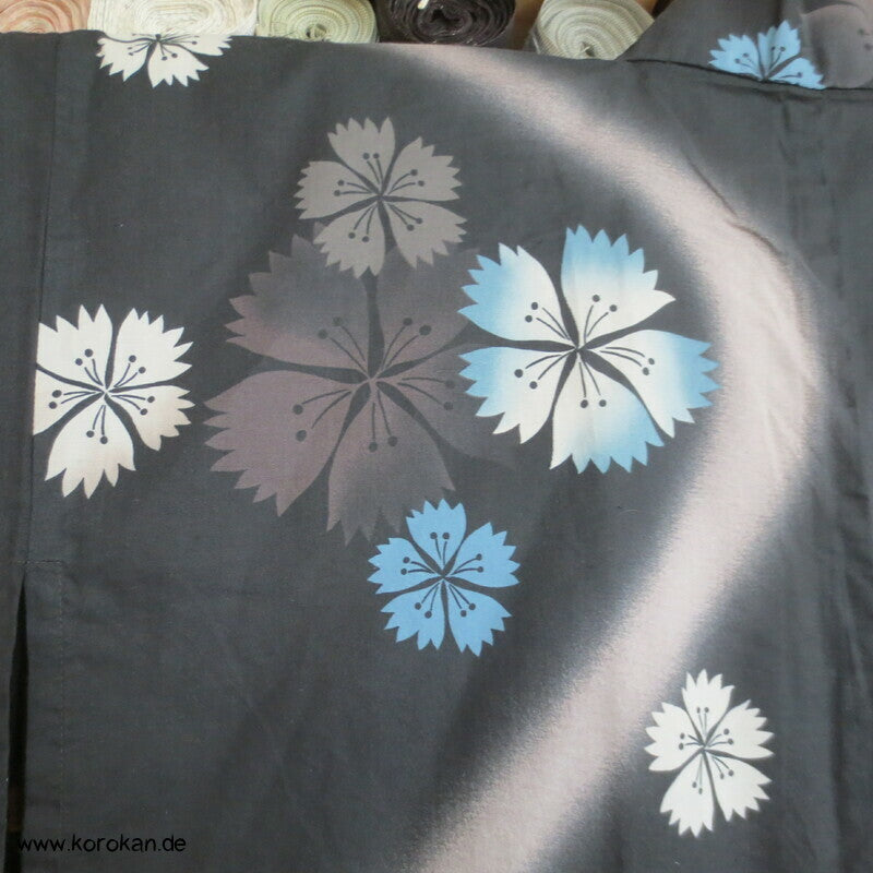 Nadeshiko über Wellen Yukata