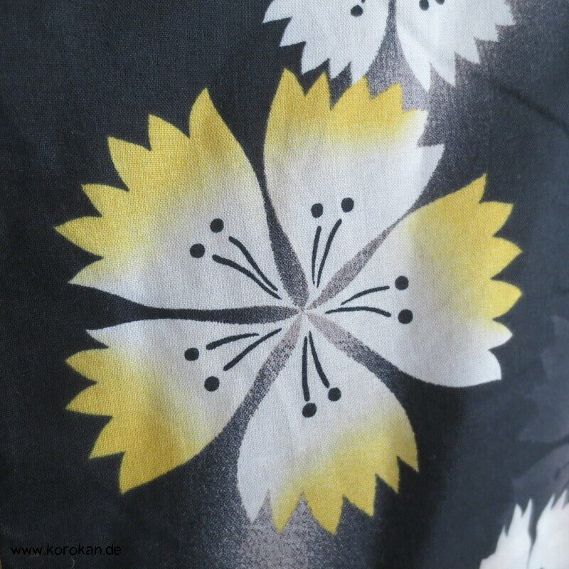 Nadeshiko über Wellen Yukata