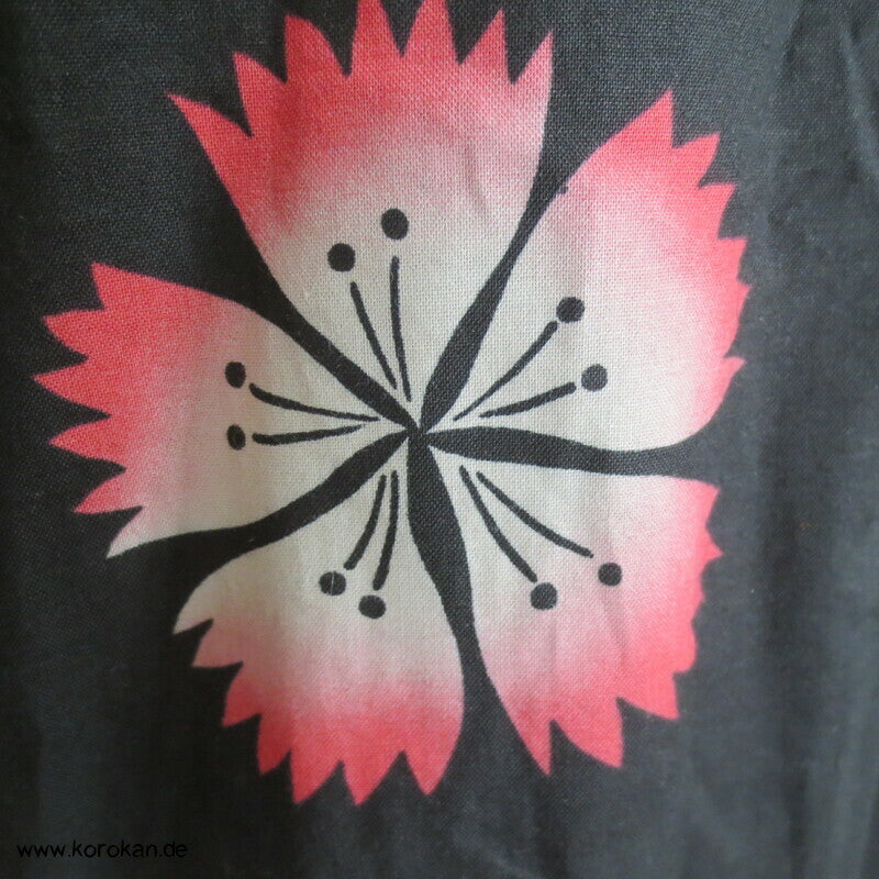 Nadeshiko über Wellen Yukata