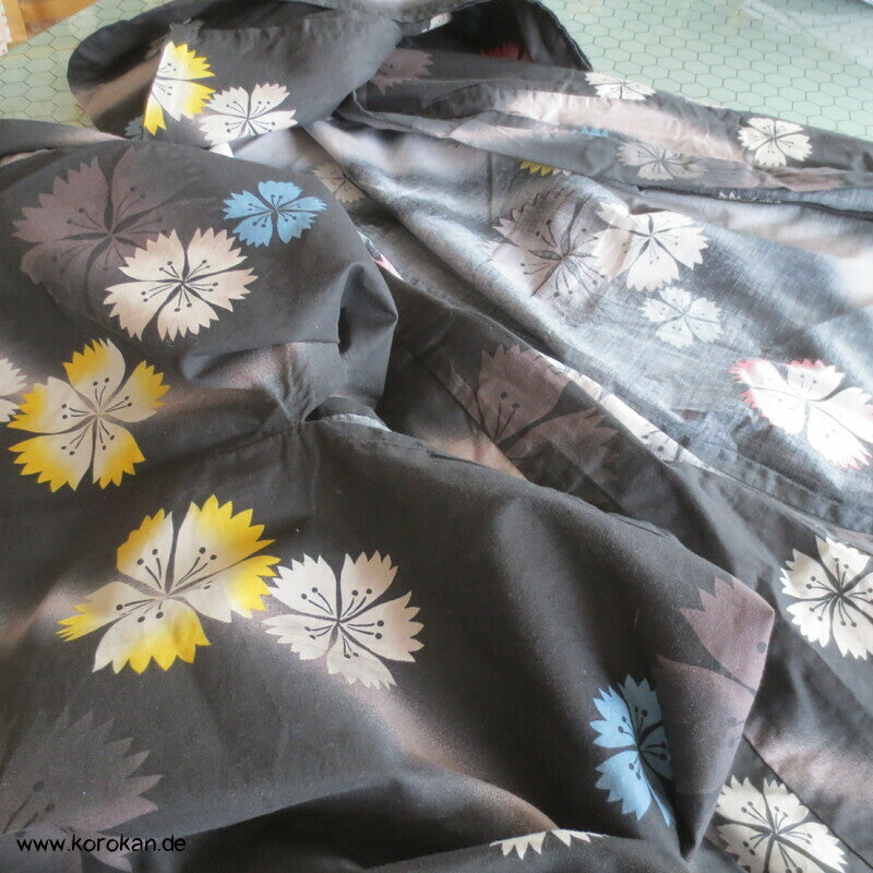 Nadeshiko über Wellen Yukata