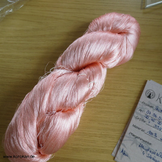 altrosa blush Seidengarn zum Weben aus japanischer Obi Werkstatt