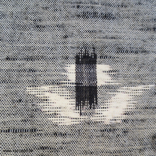 stilisierte Blüten / Schmetterling Kasuri Kimono Wolle