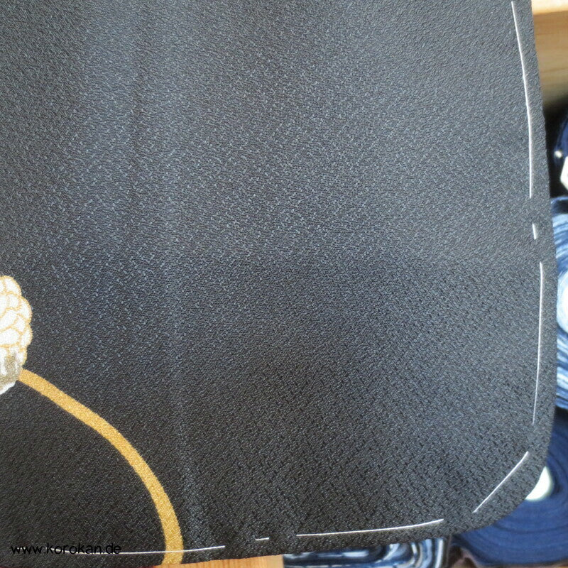 Temaribälle auf schwarz Dochugi - Kimono Mantel