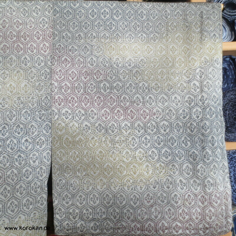 gewebte Flusswellen, gedrucktes Kikko Komon Seidendamast Kimono