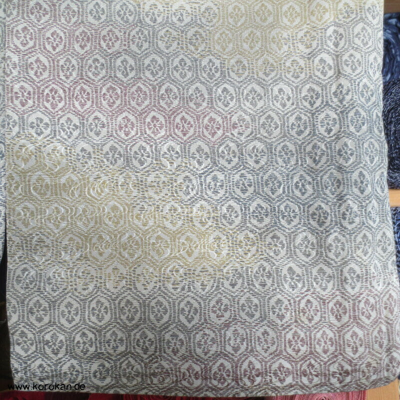 gewebte Flusswellen, gedrucktes Kikko Komon Seidendamast Kimono