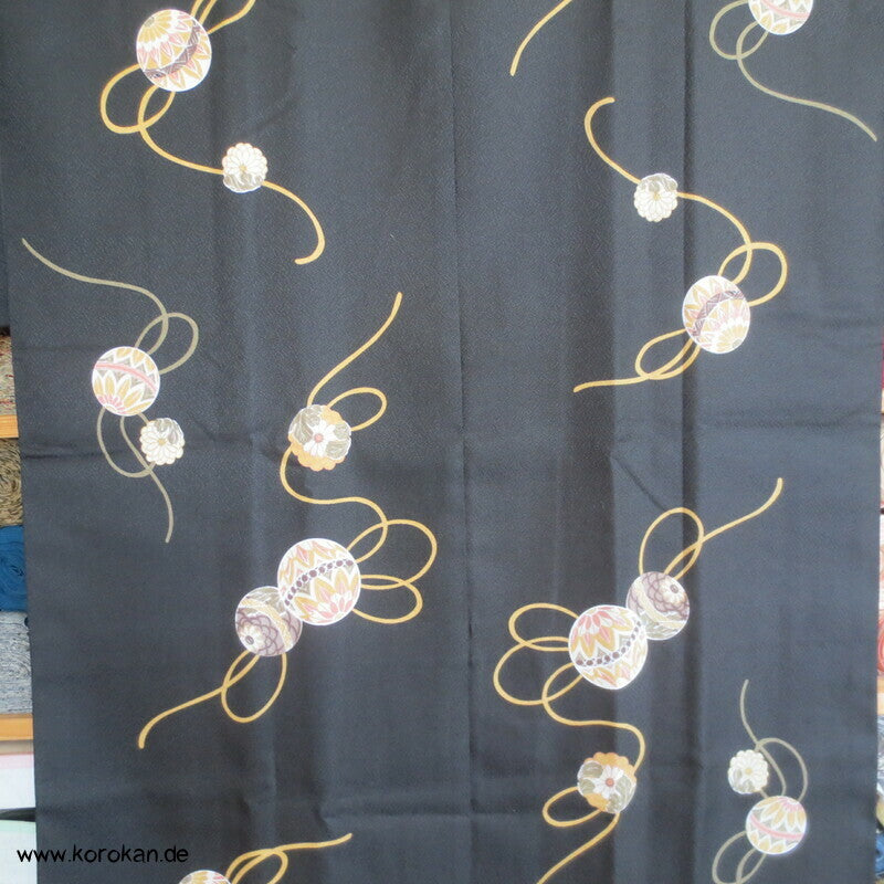 Temaribälle auf schwarz Dochugi - Kimono Mantel
