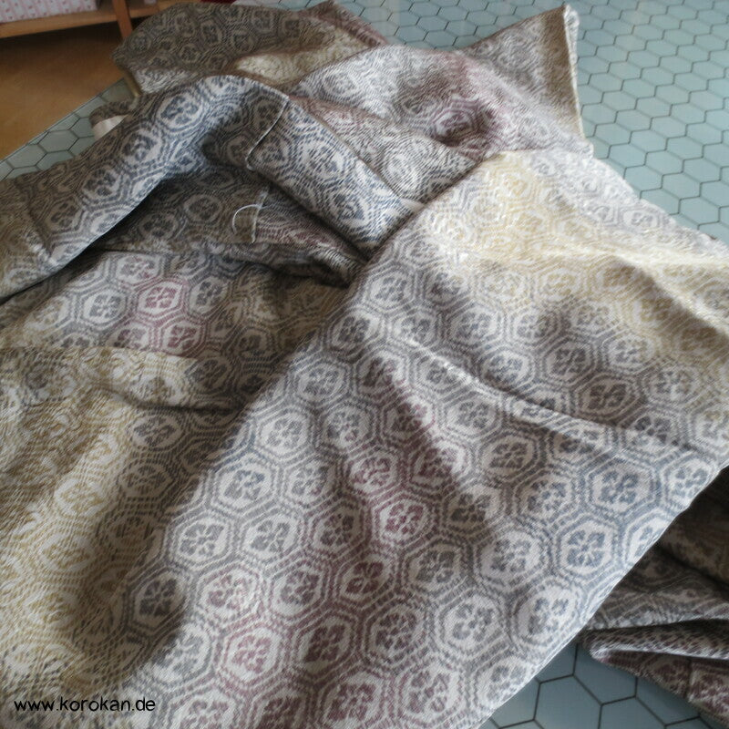 gewebte Flusswellen, gedrucktes Kikko Komon Seidendamast Kimono