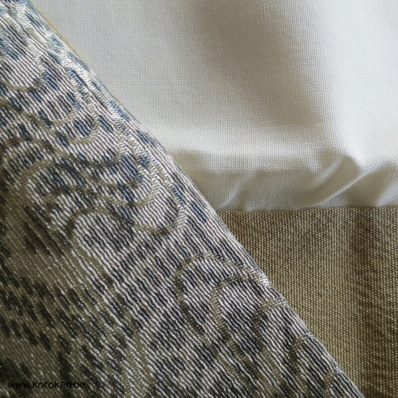 gewebte Flusswellen, gedrucktes Kikko Komon Seidendamast Kimono