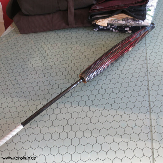 Bangasa - Papierschirm fürs Tanzen, hellrot mit Chrysanthemen