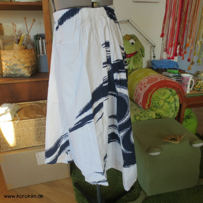 japanischer Zipfelrock aus einer Yukata Baumwolle - Wellenmuster