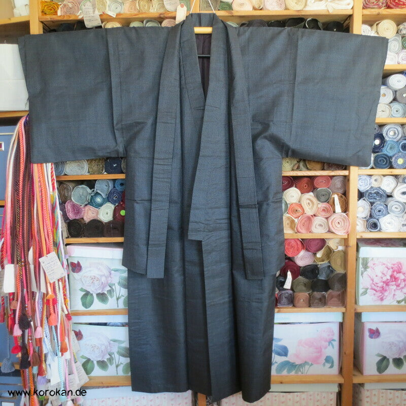 Kimono und Haori Set in blau schwarzer Kasuri Tsumugi Seide, goldener Bambus