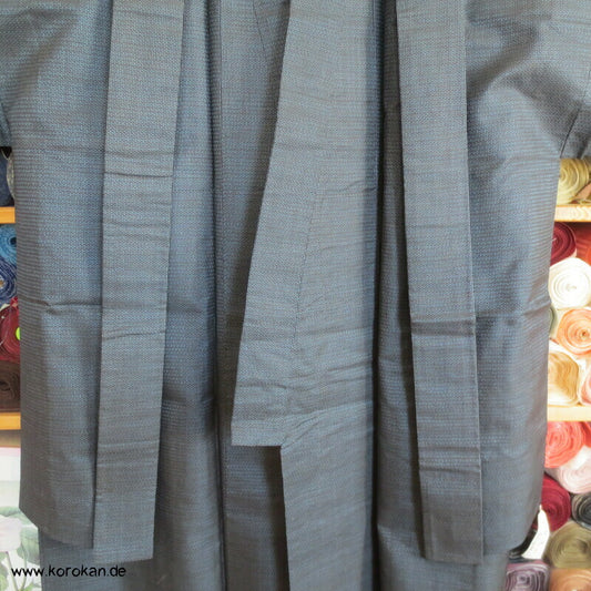 Kimono und Haori Set in blau schwarzer Kasuri Tsumugi Seide, goldener Bambus