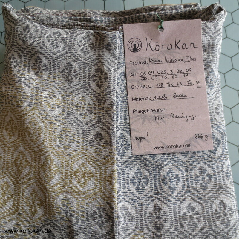 gewebte Flusswellen, gedrucktes Kikko Komon Seidendamast Kimono