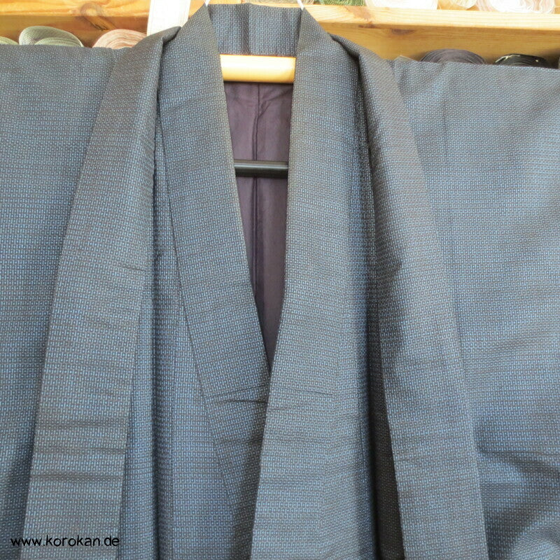 Kimono und Haori Set in blau schwarzer Kasuri Tsumugi Seide, goldener Bambus