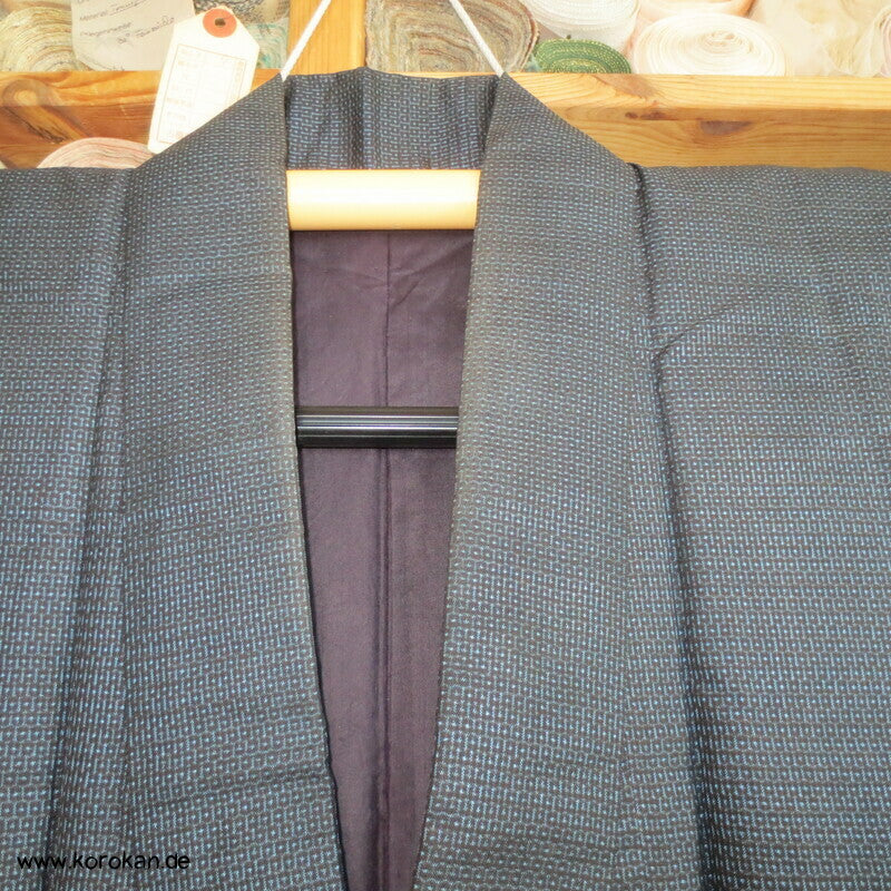 Kimono und Haori Set in blau schwarzer Kasuri Tsumugi Seide, goldener Bambus