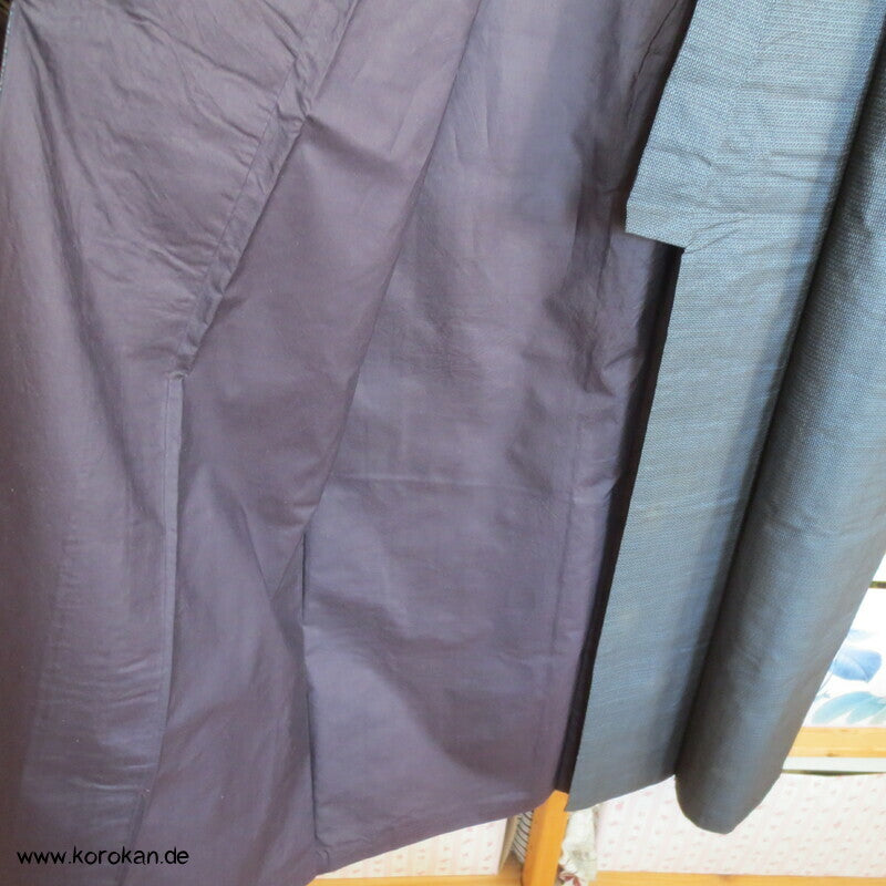 Kimono und Haori Set in blau schwarzer Kasuri Tsumugi Seide, goldener Bambus