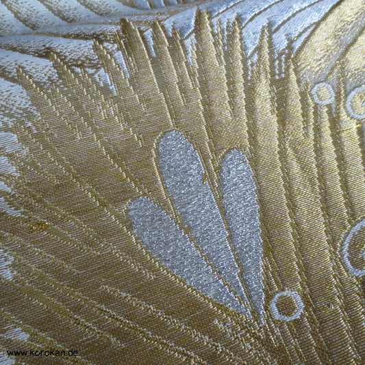 junge Kiefer, wilde Wellen Maru Obi gold und silber