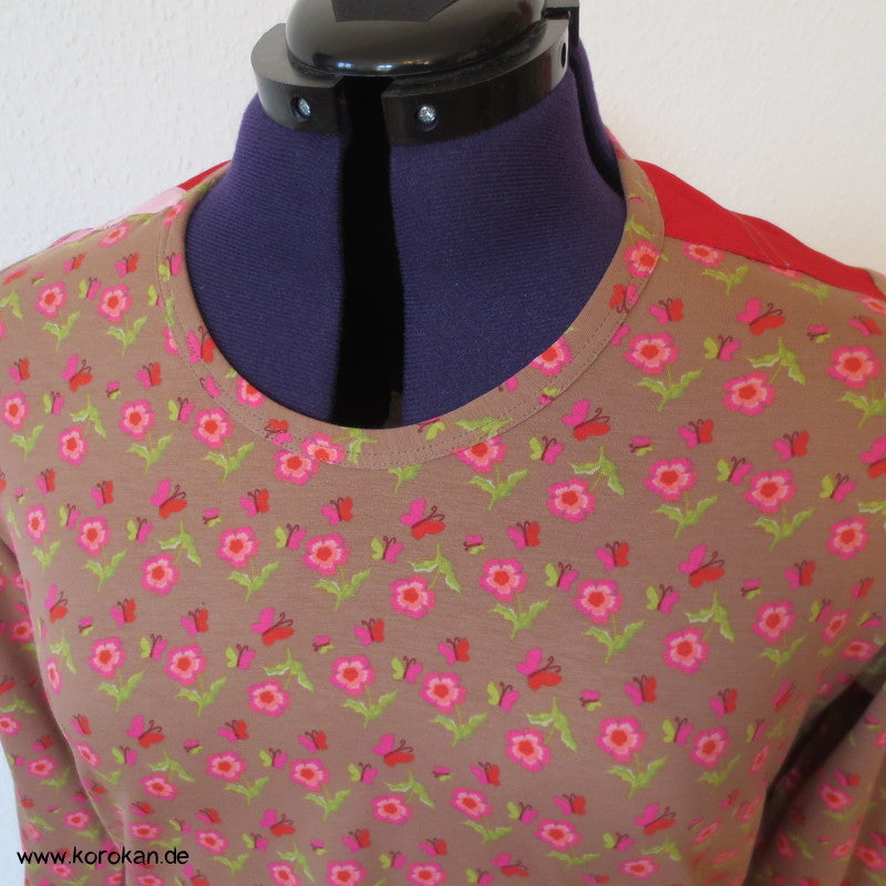Blütenbaumwolljersey langarm T Shirt mit Passe aus Kimono Stoff
