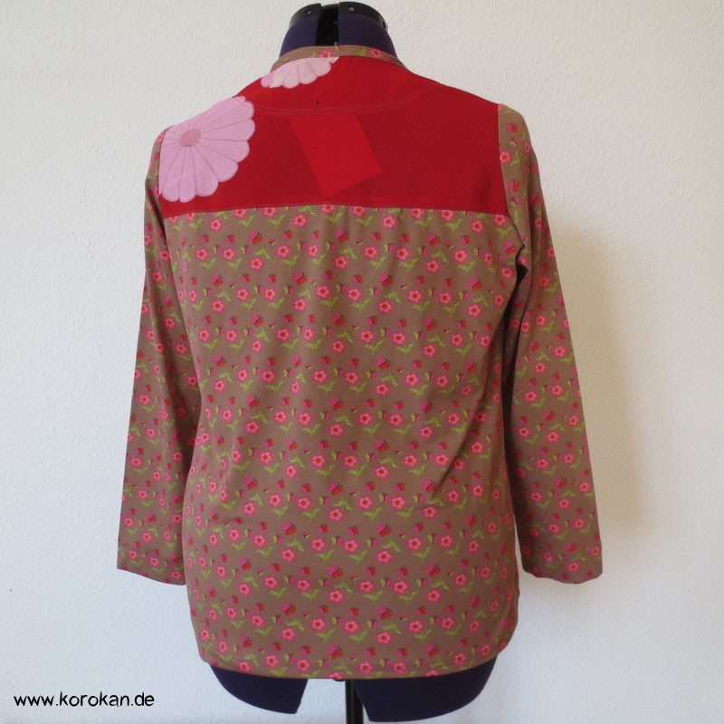 Blütenbaumwolljersey langarm T Shirt mit Passe aus Kimono Stoff
