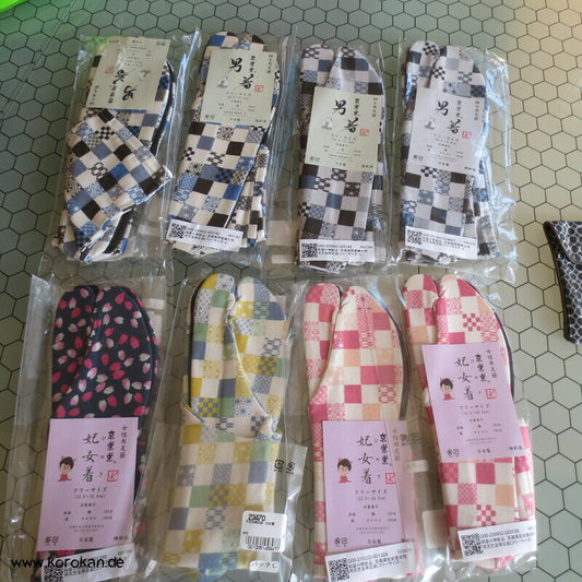 Tabi aus Stretch mit Karomuster / Blütenblättern