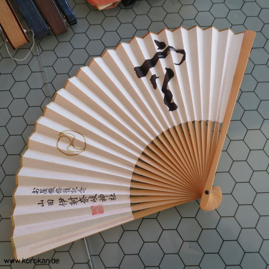 Kanji Zeichen gold YinYang und Stempel Fächer - Papier / Bambus
