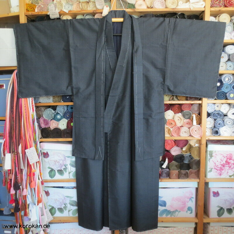 Kimono und Haori Set in blau schwarzer Kasuri Tsumugi Seide, Münzen