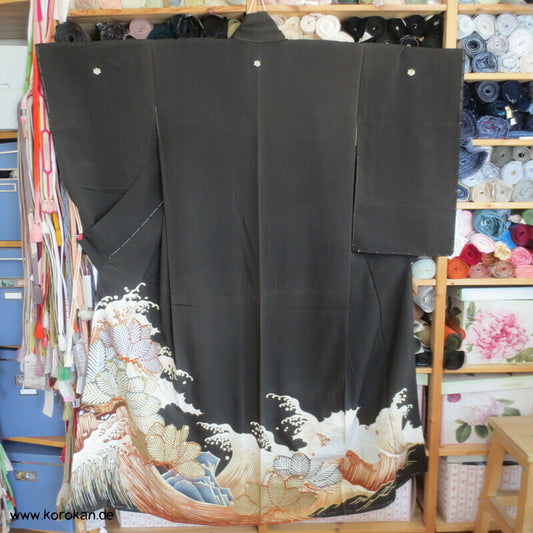 Tsunami und Kiefern antiker Tomesode Kimono