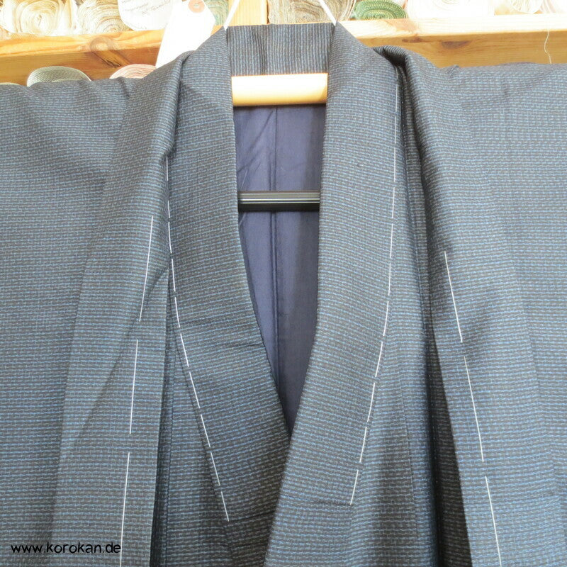 Kimono und Haori Set in blau schwarzer Kasuri Tsumugi Seide, Münzen