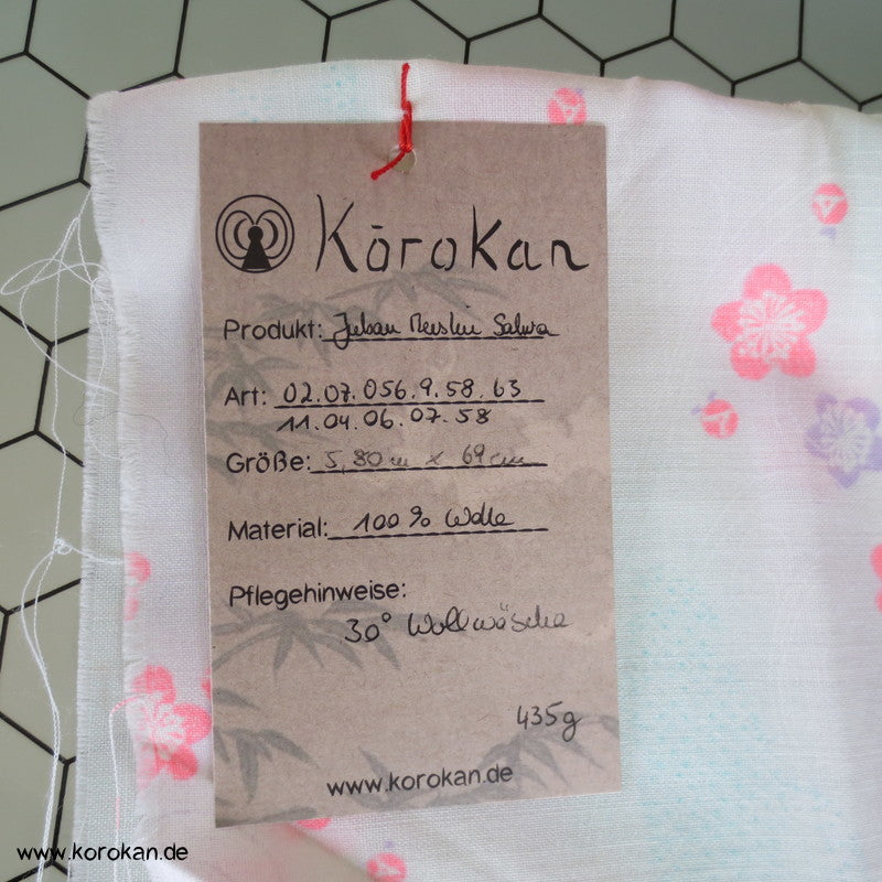 Sakura in Neonpink Juban Kimono Wollmusselin Rest