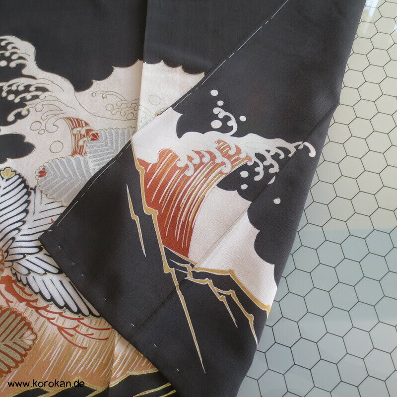 Tsunami und Kiefern antiker Tomesode Kimono
