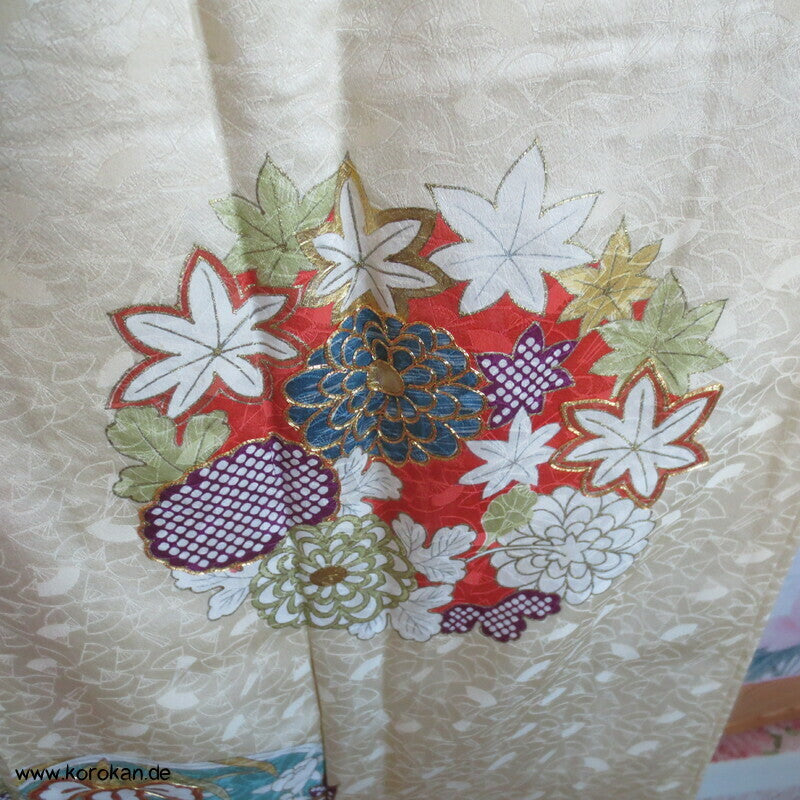 Golddruck und -stickereirondelle Chu Furisode Seidendamast Kimono