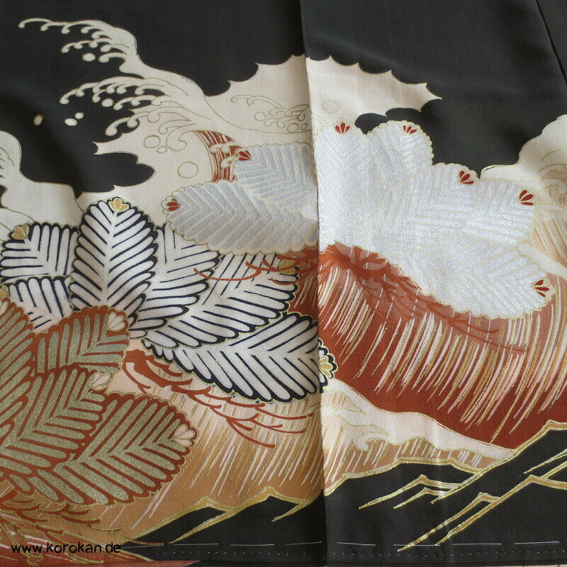 Tsunami und Kiefern antiker Tomesode Kimono