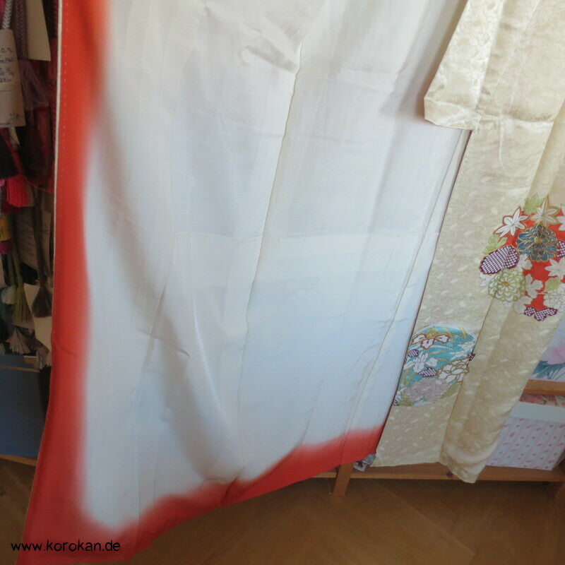 Golddruck und -stickereirondelle Chu Furisode Seidendamast Kimono