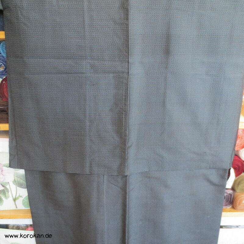 Kimono und Haori Set in blau schwarzer Kasuri Tsumugi Seide, Münzen